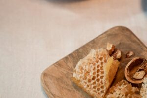 ベリーとナッツとハチミツの健康的な食材